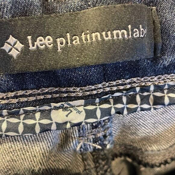 Lee Women's Blue Medium Wash Denim Bootcut Jeans Size 8 Short - Picture 6 of 6